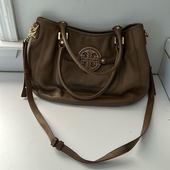 Tory Burch Handbags - Tory Birch shoulder bag with strap to use as a crossbody